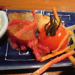 きらら - セロリのキンピラ･トマトのピクルス･生クラゲと紅芯大根