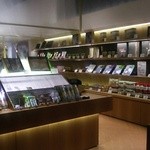 綱島園いっぷく茶房 - 入口左手の茶葉販売コーナー