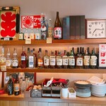 洋風酒場 イタメシ心技体 - お酒たくさん！今日のクラフトビールってメニューがあって、この日は桃ビールでした！頼んでた子が美味しい！ってニコニコしてて可愛かった