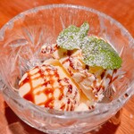 洋風酒場 イタメシ心技体 - なんとバルサミコ酢かけのバニラアイス！最後さっぱりしてコースが終わります。満足！