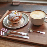 寺崎コーヒー - カスタードクリームマフィン ＆ ラテ Ｓｉｎｇｌｅ☆ 