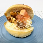 レッサーパンヤ - 紅玉りんご塩キャラメルナッツクッキークリームチーズベーグル