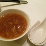 東天紅 - 上海蟹入りふかひれスープ