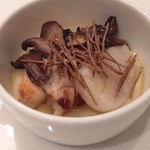 イグレック アサイ - 伊勢エビとホタテ貝、舞茸、秋トリュフ。