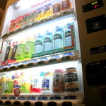 Hoteru Kajima No Mori - 自動販売機ではソフトドリンクの他、ミックスナッツなどを買うことができる。