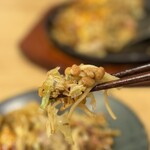 広島鉄板焼き じゃけぇ - 納豆が、とても良いです！