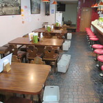 こむらさき - カウンター席とテーブル席が有ります♪