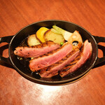 LE BISTRO - おすすめ肉料理 2750円 の青森県産 鴨胸肉のロースト