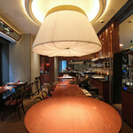 LE BISTRO - 店内のテーブル席の風景です