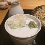 山王 ひらそば - かえしは魚介の風味が強かった。