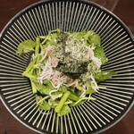 酒亭 田中 - 仙台芹とじゃこの和え物