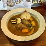 バルバルキッチンアメリ - ランチ：タンシチュー(¥2,100)
      この店で僕の一番お気に入りメニューであるタンシチューではあるが、この日は提供温度が低過ぎて不満だった。
      それでも美味しくはあるのだが…。