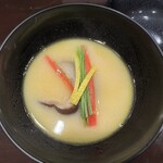 酒亭 田中 - 白味噌仕立てお椀 熊野地鶏スープ