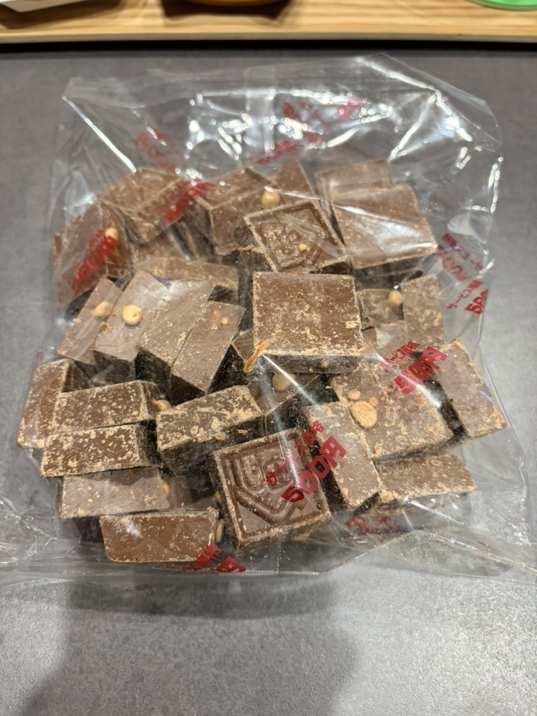 写真 : チロルチョコ アウトレットショップ （TIROL OUTLET SHOP