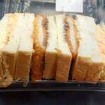 ディオ - 玉子チキンカツサンド (税抜)249円 ※角度を変えて (2025.11.11)