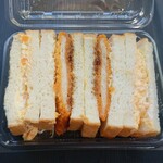 ディオ - 玉子チキンカツサンド (税抜)249円 ※開封後 (2025.11.11)