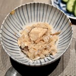 シコウ - ふっくらと炊かれたご飯に香り高い松茸