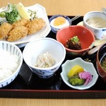和倉まかない食堂 - 能登で養殖された牡蠣のフライ定食だそうです。揚げたては最高！