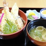 和倉まかない食堂 - 天丼は、サクサク衣で全部美味しかったです。タレも甘すぎずくどくなくて自分好みでした。