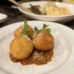 シカゴピザ＆スフレオムレツ Meat&Cheese ARK2nd - ・チーズリゾットコロッケ