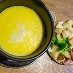 チーズ料理レストラン VOLENTE-048 - ついに登場！本場スイス産チーズをブレンドした濃厚なチーズフォンデュまろやかさが最高で手が止まりません。