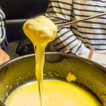 チーズ料理レストラン VOLENTE-048 - 見てください、このとろけ具合！アルコール少なめで、家族みんなで楽しめる優しい味です。