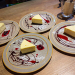チーズ料理レストラン VOLENTE-048 - 4人分並ぶとまるでアート作品！ボトムはオレオとバニラの2種類から選べますよ