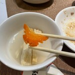 328363550 - 丁寧な飾り包丁にちょっと感動(型抜きでしょうが)　咸菜猪肚支竹包