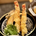 五代目 花山うどん - 天ぷら盛り合わせ　海老天×2 大葉､南瓜､那須､舞茸