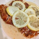 ダオフー - レモンチキン1,300円✨️油淋鶏の中華風レモンソース版♪サクサク＆クリスピーな衣をまとった唐揚げが美味しい♡残ったらテイクアウトと思っていたけれど一人で爆食してしまいました。