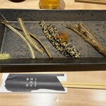 うなぎ四代目菊川 - うなぎの骨せんべい三種食べ比べ