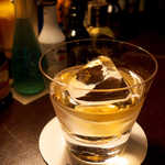 バーポラリス - ロックの氷は、ブリリアントカット。まるでダイヤモンドをいただくよう