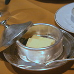 콘치넨타루 룸 - バターも上品で、パンの美味しさを引き上げます。