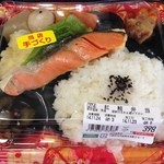 サンプラザ - H.26.11.23.昼 紅鮭弁当 398円