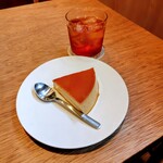 pluto - プリン¥700
      　アイスティー(ダージリン)¥600