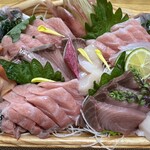 魚一 - 刺身の盛り合わせ