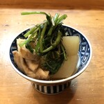 すずりき - お通し（マンボウの胃袋とカブとセリ）