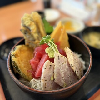 まぐろ食堂 七兵衛丸_0