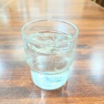 そば処 更科 - 着席後すぐに提供してくれる、冷たいお水。