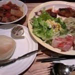 リゾートレストラン カスケード銀座店 - ビュッフェ盛り付け①