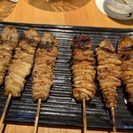 炭火焼鳥と水炊き 五郎一 - 鶏皮（塩&タレ）