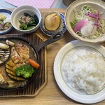 食事処 やまびこ - 鉄板焼きチキンステーキ おろしソース