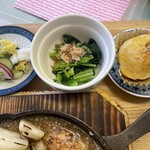 食事処 やまびこ - 漬物、お浸し、アップルパイ