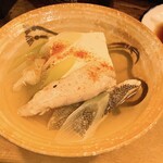 立ち呑み処まるま - タラあら豆腐200円