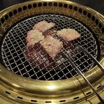 自由が丘まんぷく - ひっくり返してネギが落ちるなんて気にしない