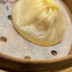 巧匠 銀座店 - 小籠包は肉汁たっぷり