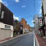 飯豊権現蕎麦 桐屋 - お店前の通り