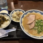 博多麺房 赤のれん - 