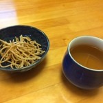 Teuchi Soba Matsunaga - 揚げそば　と　お茶