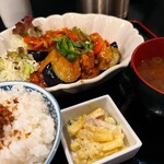 瓦ソバ PIN - 茄子と鶏肉　甘酢あんかけ